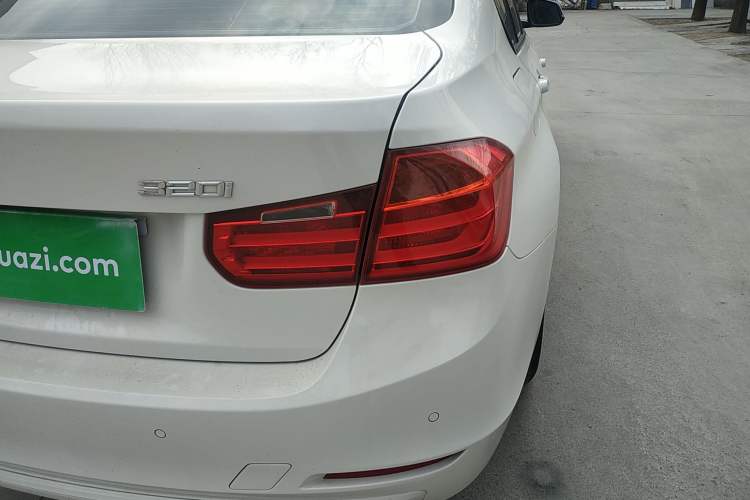 Used BMW 3 Series 2015 316i Active Edition Exterior 3
