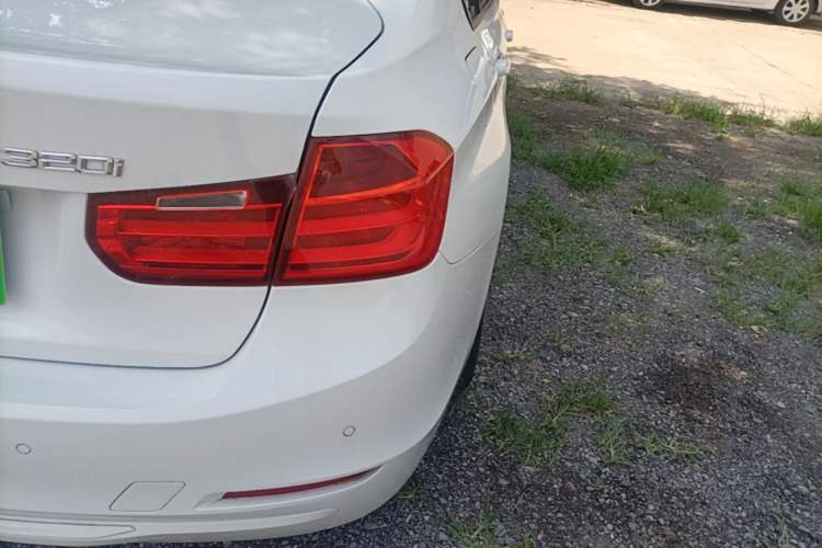 Used BMW 3 Series 2015 316i Active Edition Exterior 3