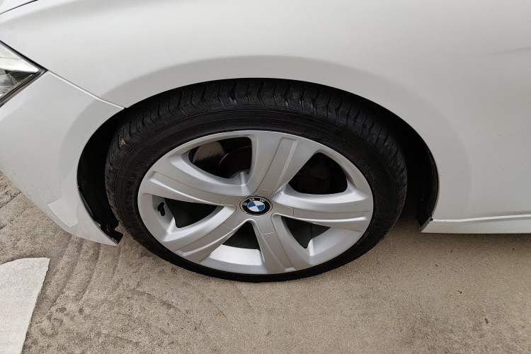 Used BMW 3 Series 2015 316Li Fashion Model Exterior 4