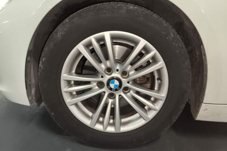 Used BMW 3 Series 2015 320Li Luxury Edition Fashion Model Exterior 4