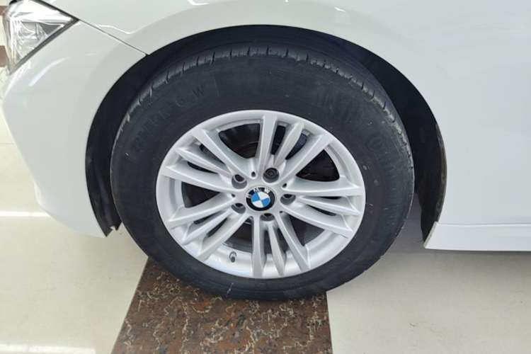 Used BMW 3 Series 2015 320Li Luxury Edition Fashion Model Exterior 4
