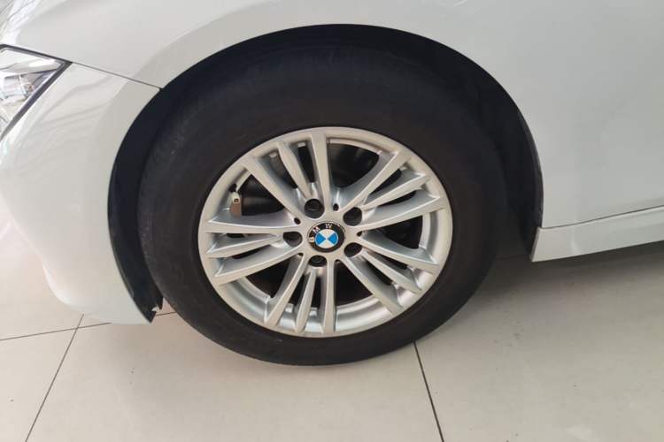 Used BMW 3 Series 2015 320Li Luxury Edition Fashion Model Exterior 4