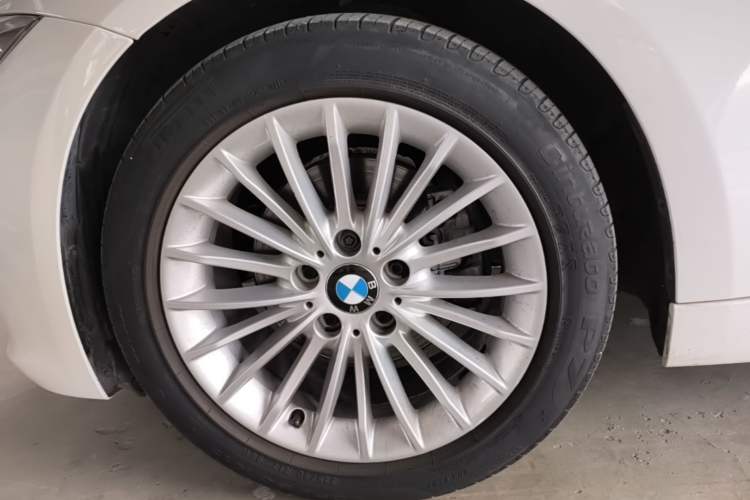 Used BMW 3 Series 2015 320Li Luxury Design Package Premium Edition Exterior 4