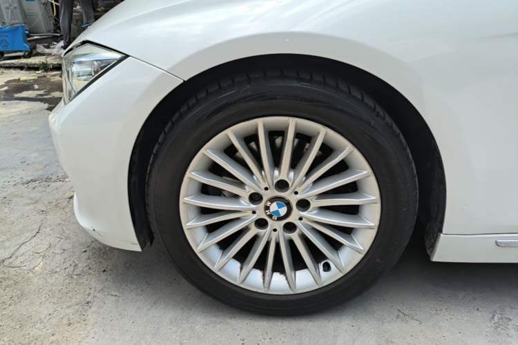 Used BMW 3 Series 2015 320Li Luxury Design Package Exterior 4