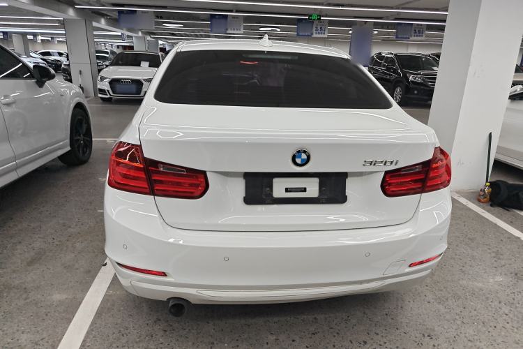 Used BMW 3 Series 2015 320i Luxury Line Stylish Edition Exterior 4