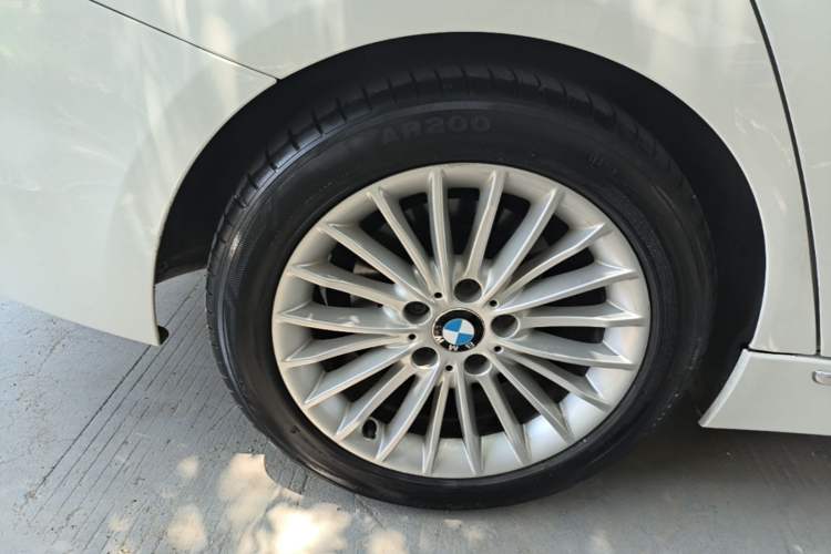 Used BMW 3 Series 2015 320Li Luxury Design Package Exterior 5