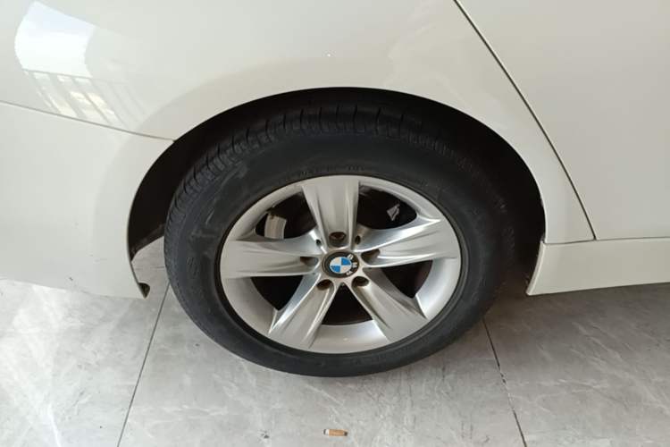 Used BMW 3 Series 2015 320i Active Edition Exterior 5