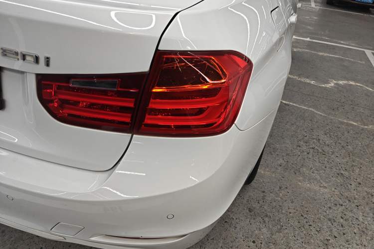 Used BMW 3 Series 2015 320i Luxury Line Stylish Edition Exterior 6