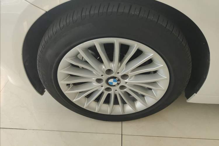 Used BMW 3 Series 2015 320Li Luxury Design Package Premium Edition Exterior 6