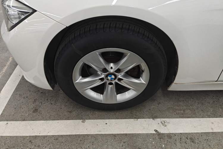 Used BMW 3 Series 2015 320i Luxury Line Stylish Edition Exterior 7