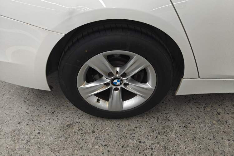 Used BMW 3 Series 2015 320i Luxury Line Stylish Edition Exterior 8