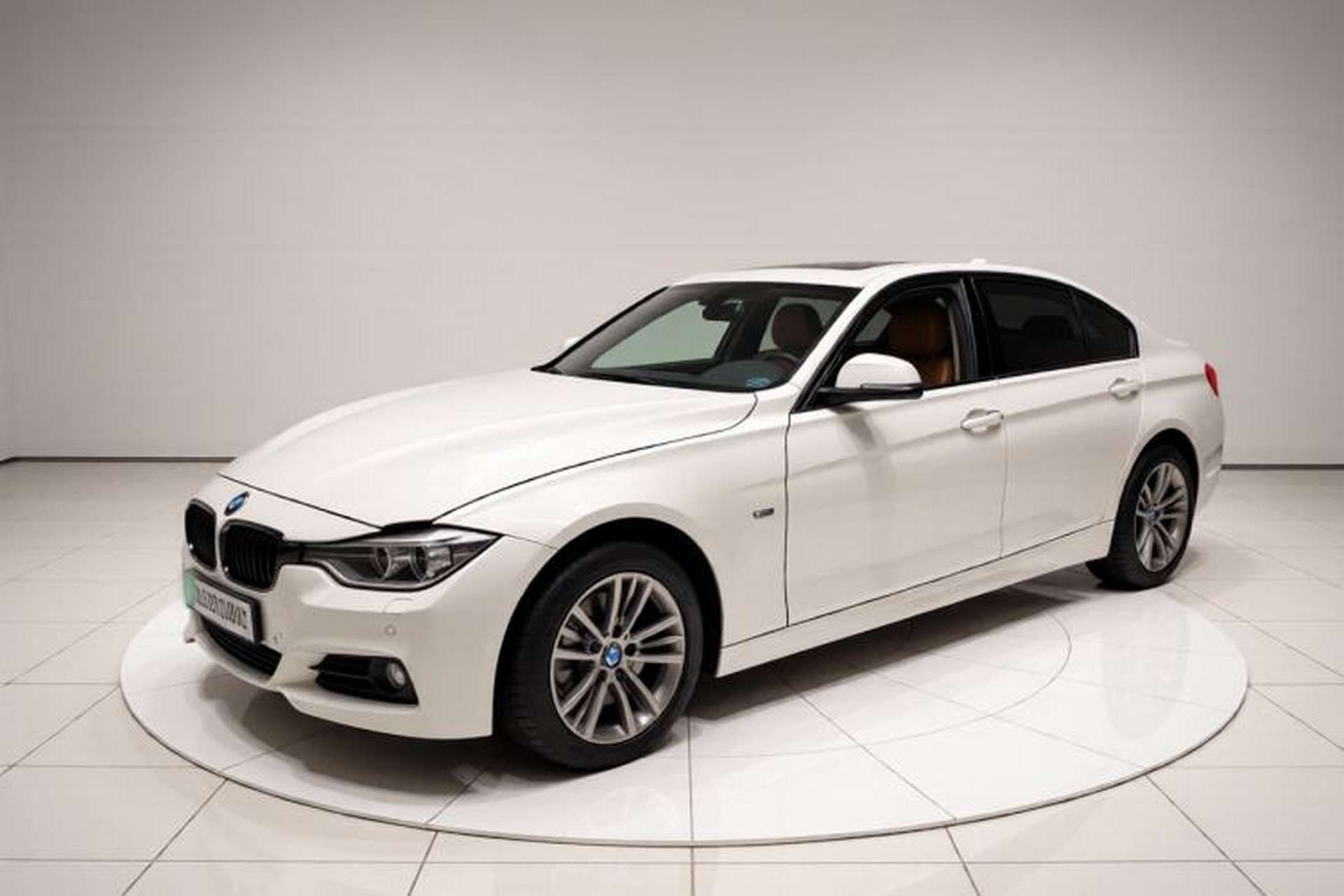 Used BMW 3 Series 2015 320Li Luxury Edition Fashion Model Front Left 45 Deg