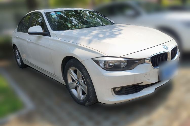 Used BMW 3 Series 2015 320i Active Edition Front Right 45 Deg