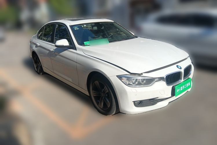 Used BMW 3 Series 2015 320i Luxury Line Stylish Edition Front Right 45 Deg