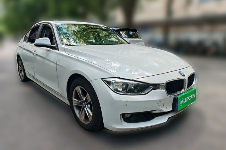 Used BMW 3 Series 2015 320i Luxury Line Stylish Edition Front Right 45 Deg