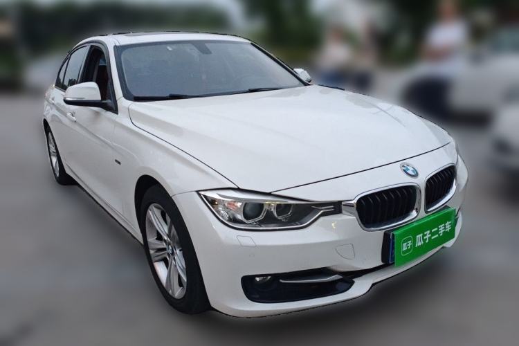 Used BMW 3 Series 2015 320i Luxury Edition Sports Design Package Front Right 45 Deg