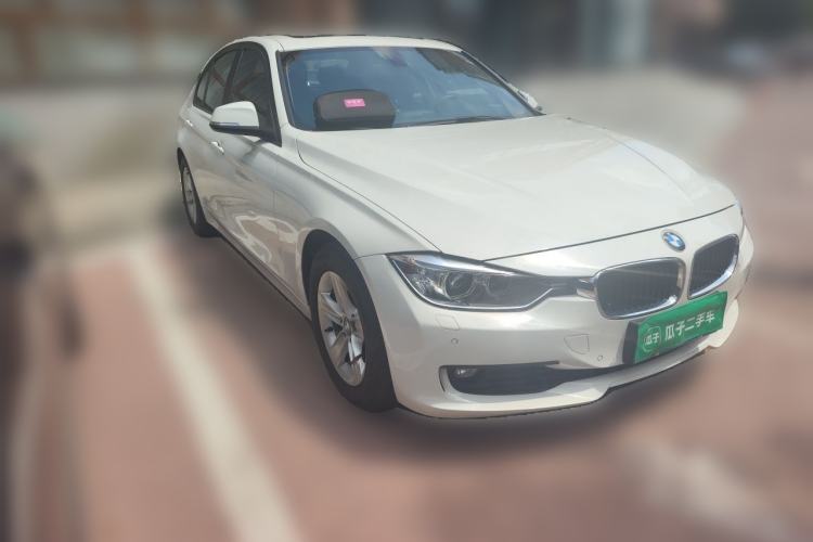 Used BMW 3 Series 2015 320i Luxury Line Stylish Edition Front Right 45 Deg