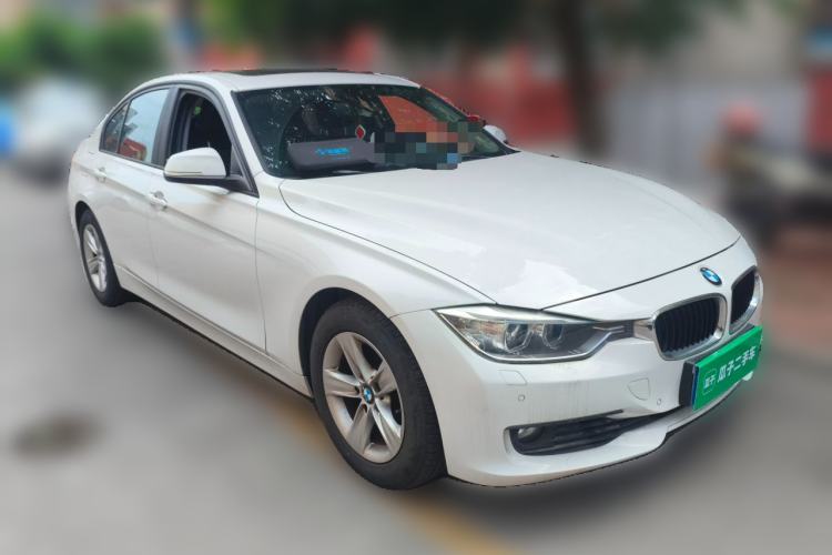 Used BMW 3 Series 2015 320i Luxury Line Stylish Edition Front Right 45 Deg