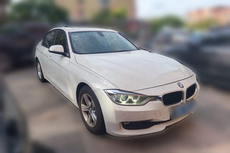 Used BMW 3 Series 2015 320i Luxury Line Stylish Edition Front Right 45 Deg