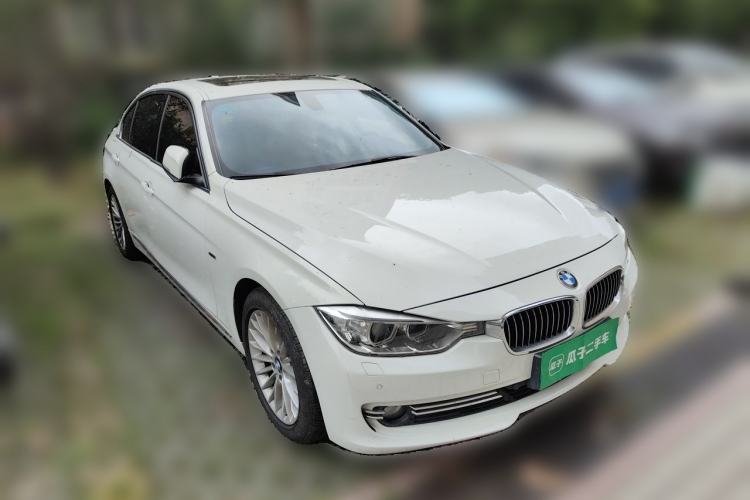 Used BMW 3 Series 2015 320Li Luxury Design Package Front Right 45 Deg