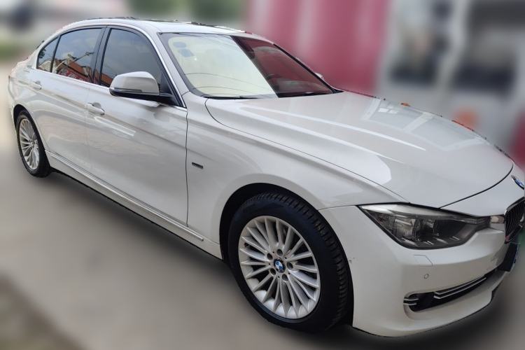 Used BMW 3 Series 2015 320Li Luxury Design Package Premium Edition Front Right 45 Deg