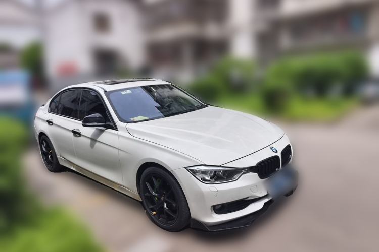 Used BMW 3 Series 2015 320i Luxury Line Stylish Edition Front Right 45 Deg