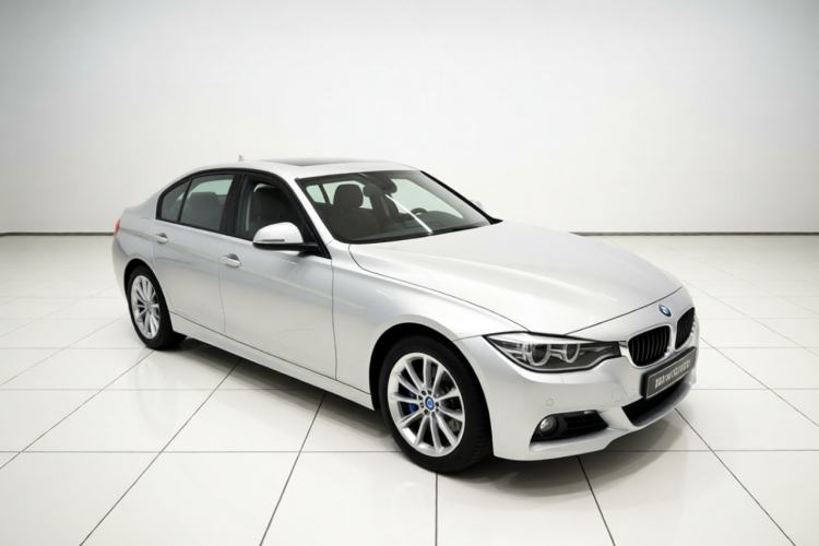 Used BMW 3 Series 2015 320i Fashion Model Front Right 45 Deg
