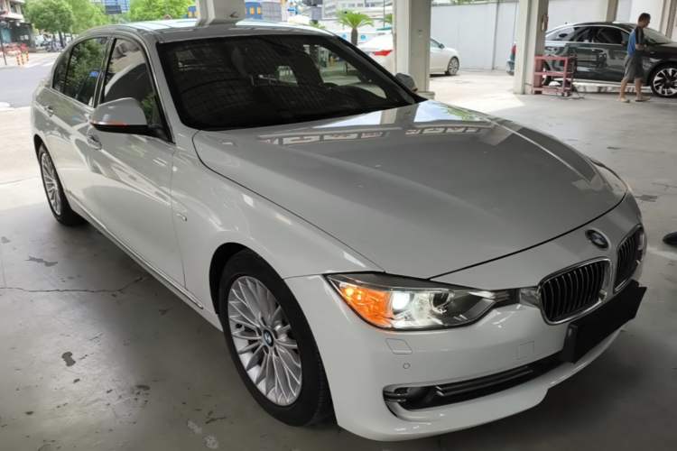 Used BMW 3 Series 2015 320Li Luxury Design Package Premium Edition Front Right 45 Deg