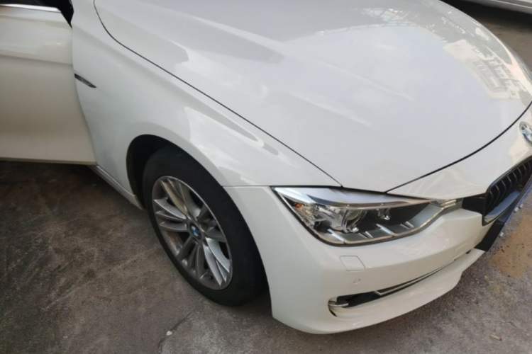 Used BMW 3 Series 2015 316Li Fashion Model Front Right 45 Deg