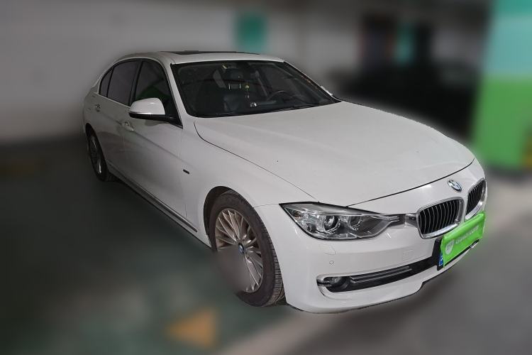 Used BMW 3 Series 2015 320Li Luxury Design Package Front Right 45 Deg