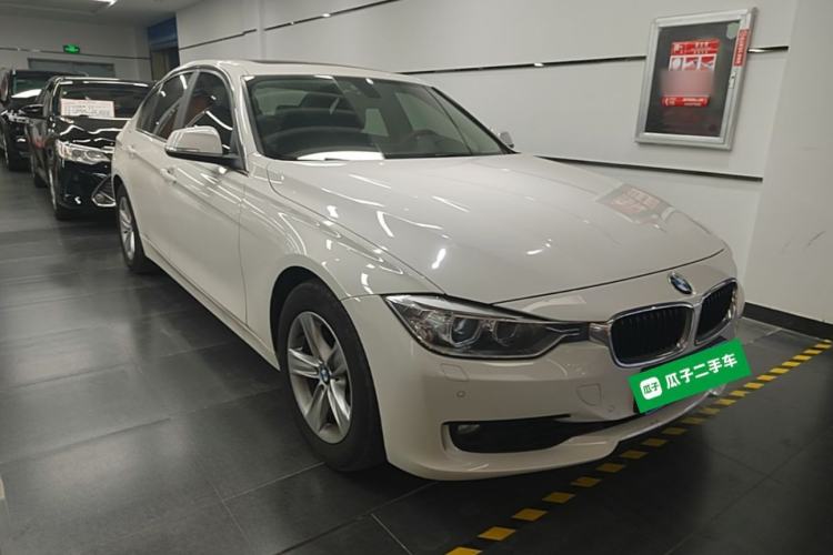 Used BMW 3 Series 2015 320i Luxury Line Stylish Edition Front Right 45 Deg