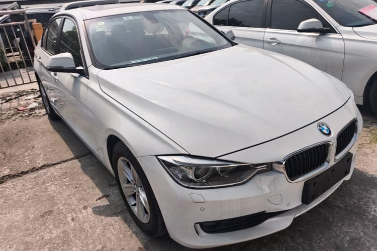 Used BMW 3 Series 2015 320i Luxury Line Stylish Edition Front Right 45 Deg