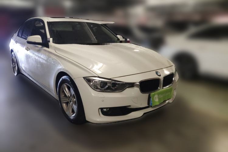 Used BMW 3 Series 2015 320i Luxury Line Stylish Edition Front Right 45 Deg