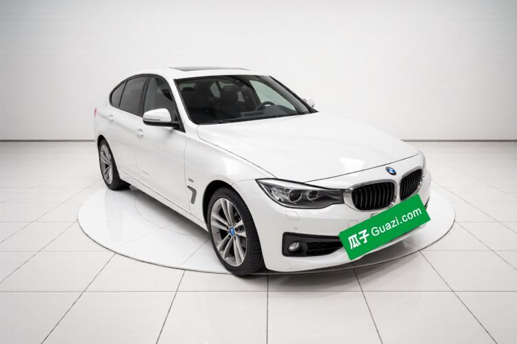 Used BMW 3 Series 2015 320i Sport Design Package Front Right 45 Deg