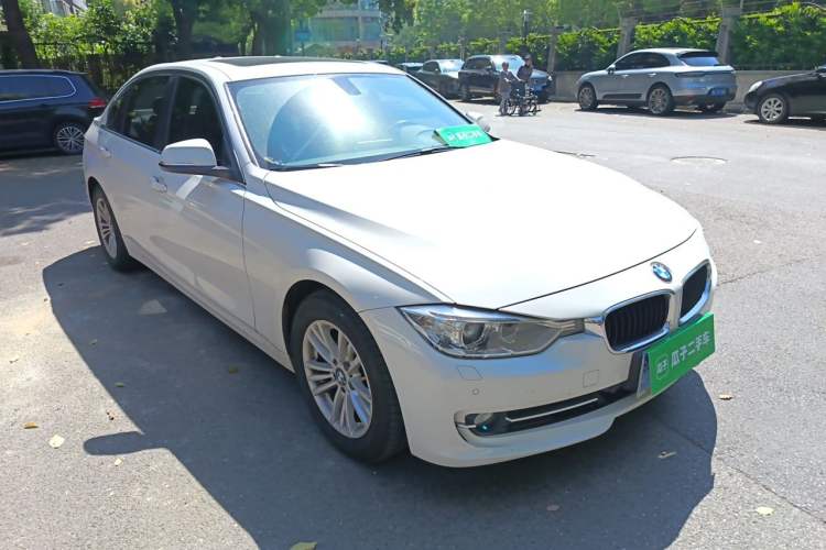 Used BMW 3 Series 2015 320i Fashion Model Front Right 45 Deg