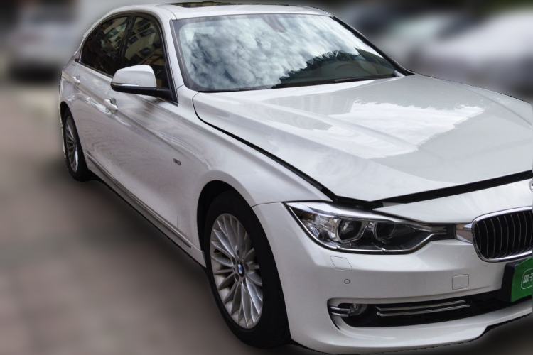 Used BMW 3 Series 2015 320Li Luxury Design Package Front Right 45 Deg