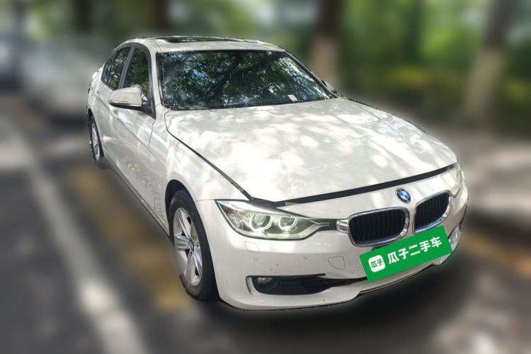 Used BMW 3 Series 2015 320i Luxury Line Stylish Edition Front Right 45 Deg