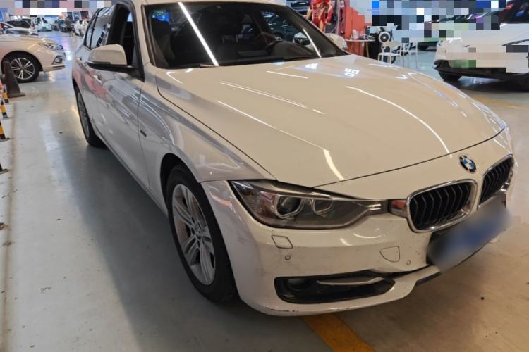 Used BMW 3 Series 2015 320i Sport Design Package Front Right 45 Deg