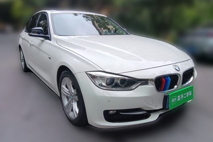 Used BMW 3 Series 2015 320i Luxury Edition Sports Design Package Front Right 45 Deg