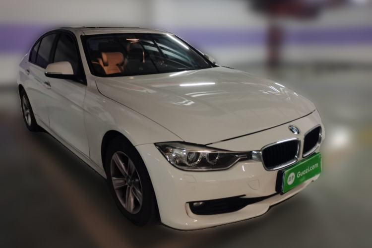 Used BMW 3 Series 2015 320i Luxury Line Stylish Edition Front Right 45 Deg