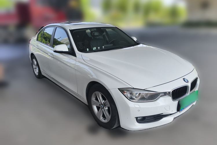 Used BMW 3 Series 2015 320i Luxury Line Stylish Edition Front Right 45 Deg