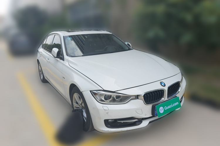 Used BMW 3 Series 2015 320i Sport Design Package Front Right 45 Deg