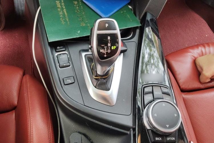 Used BMW 3 Series 2015 320i Luxury Edition Sports Design Package Gear Lever
