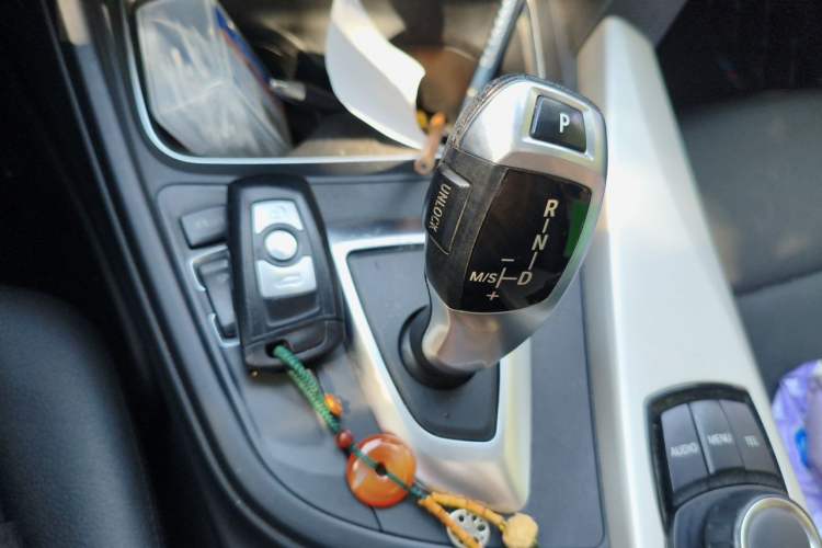 Used BMW 3 Series 2015 320i Active Edition Gear Lever