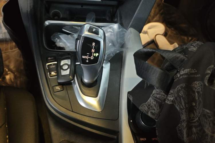 Used BMW 3 Series 2015 320Li Luxury Edition Fashion Model Gear Lever