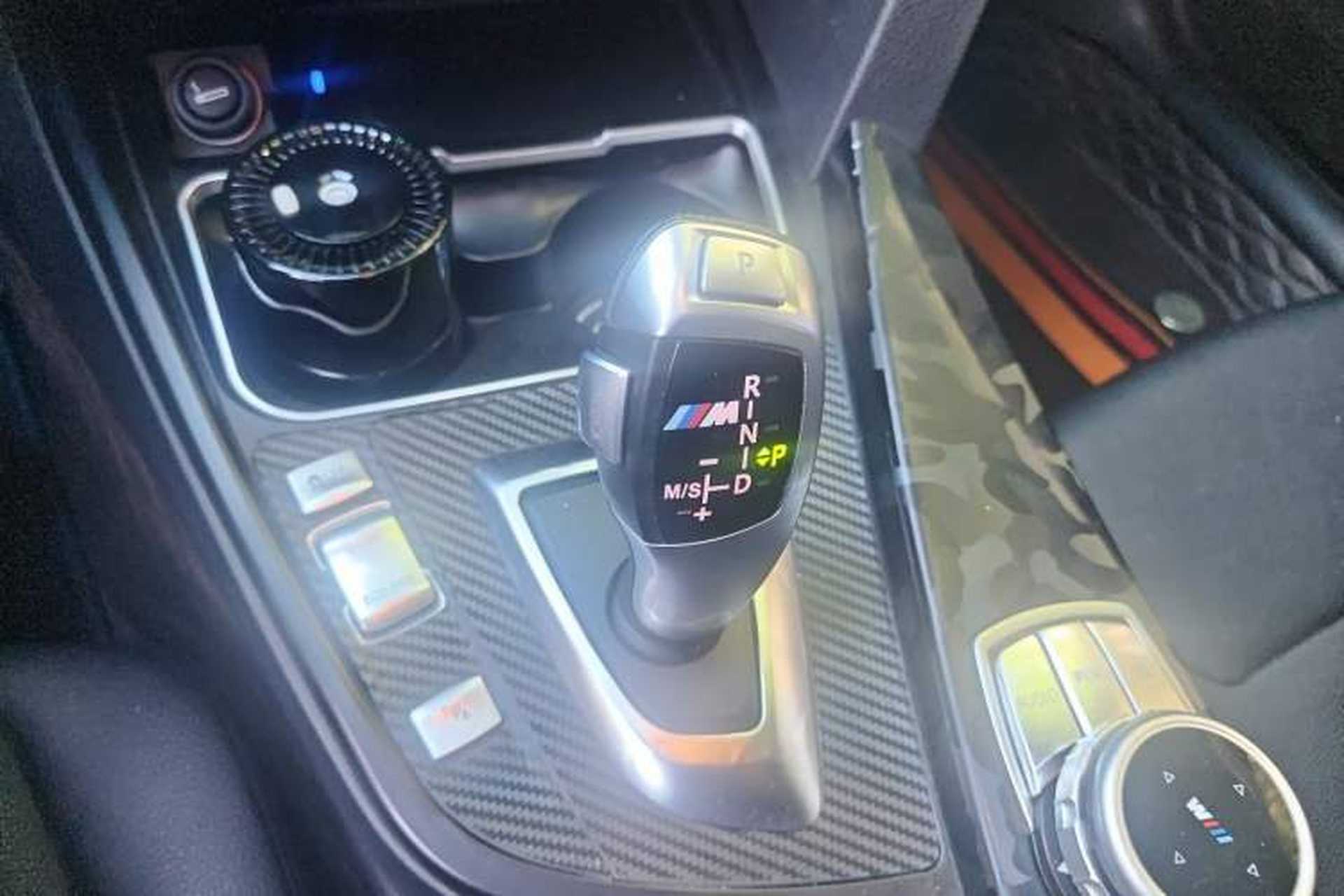 Used BMW 3 Series 2015 320i Luxury Line Stylish Edition Gear Lever