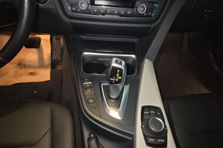 Used BMW 3 Series 2015 320Li Luxury Edition Fashion Model Gear Lever