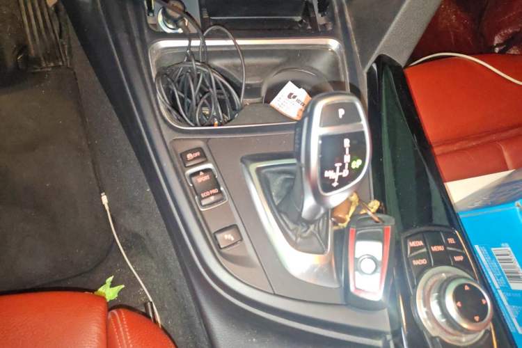 Used BMW 3 Series 2015 320i Luxury Edition Sports Design Package Gear Lever