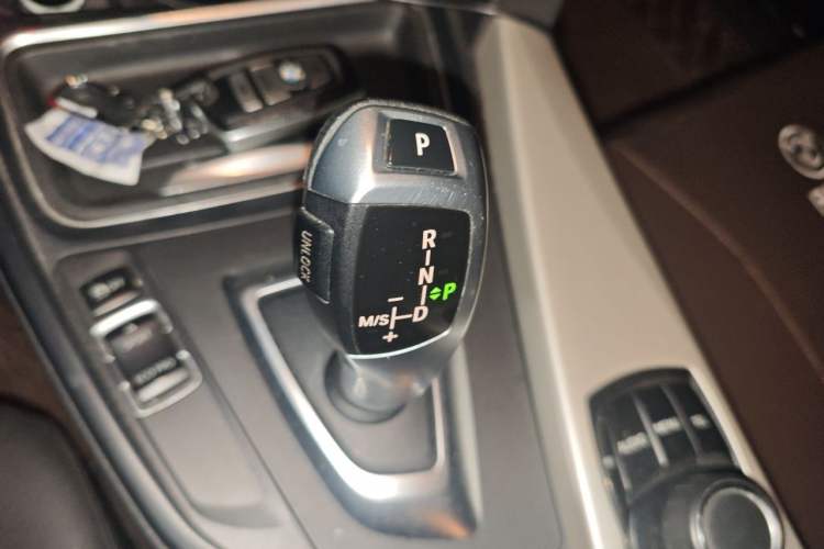 Used BMW 3 Series 2015 316i Active Edition Gear Lever