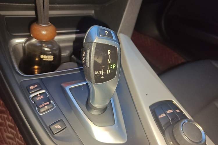 Used BMW 3 Series 2015 320Li Luxury Edition Fashion Model Gear Lever